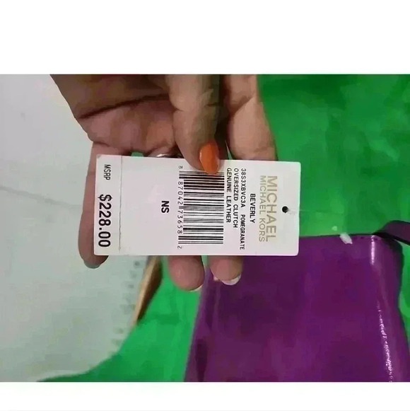 Michael Kors MK Oversized Clutch Bag Pomegranate Genuine Leather - Picture 2 of 5